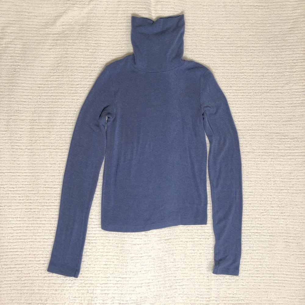 Bulldog | Periwinkle Long-Sleeve Turtleneck